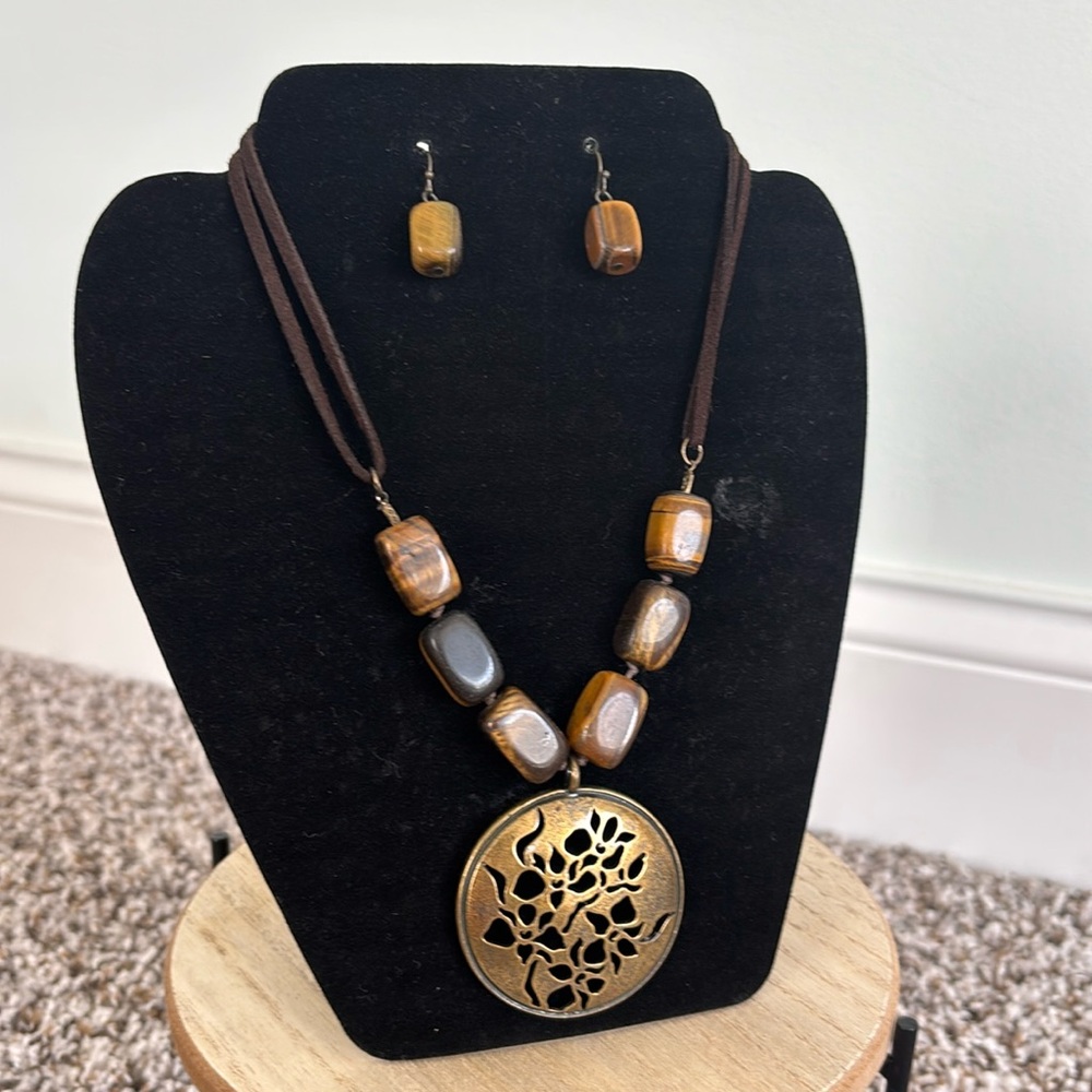 Avon Necklace and Earrings Set